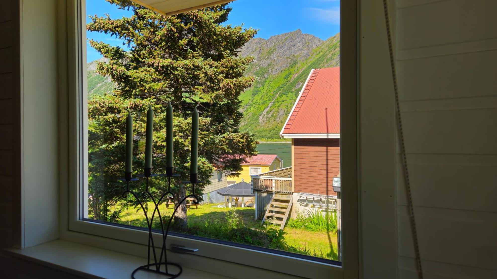The Northern House Gryllefjord Exterior photo